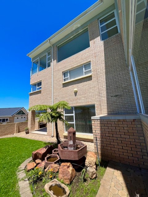 4 Bedroom Property for Sale in Menkenkop Western Cape